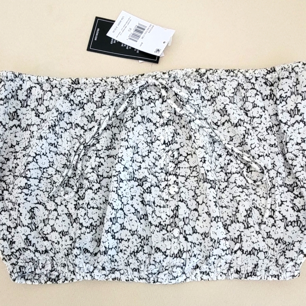 Bae Bae Tube Top, Volcom Brand, juniors size xsmall, black & white, NWT